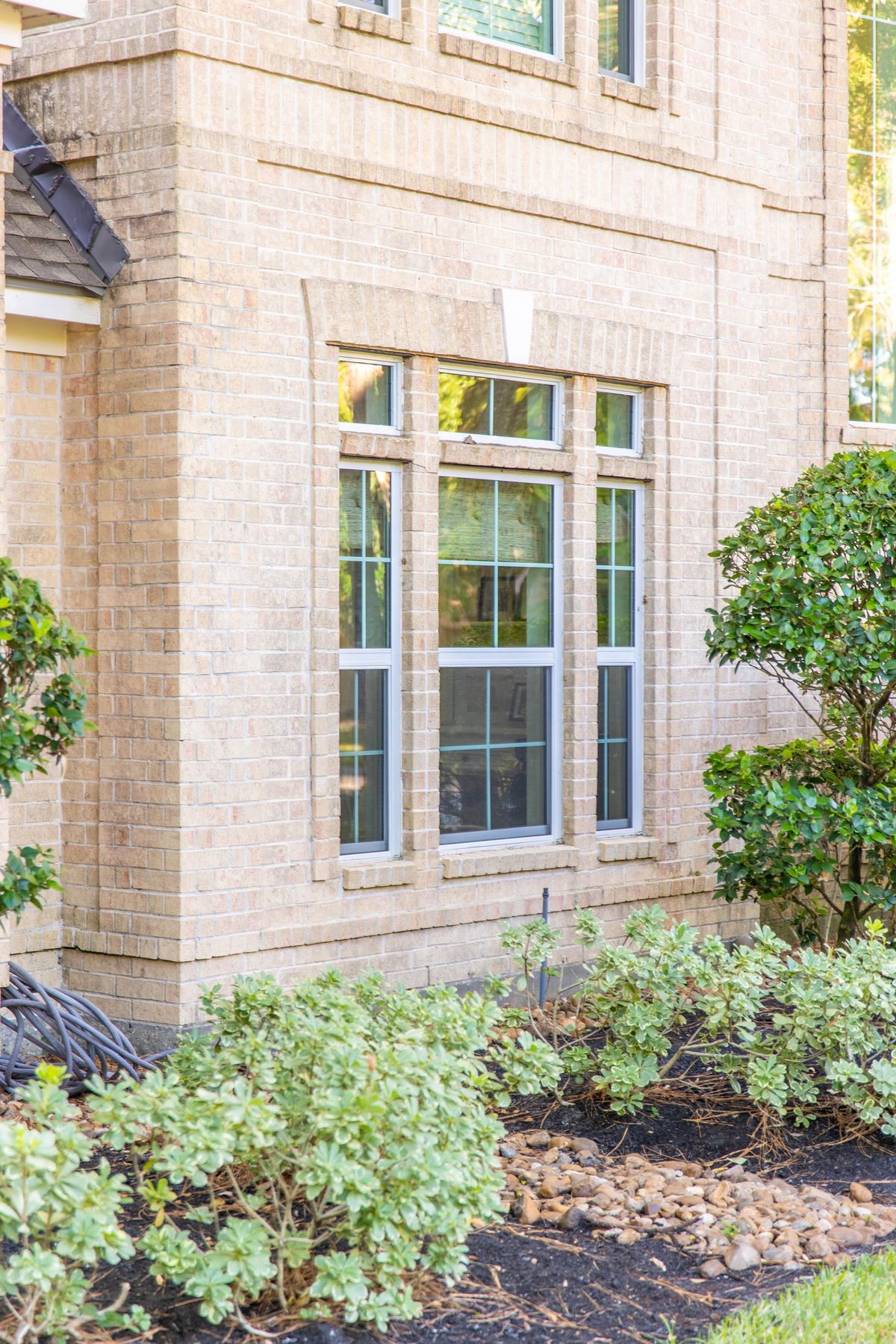 Window replacement needed on Houston brick home