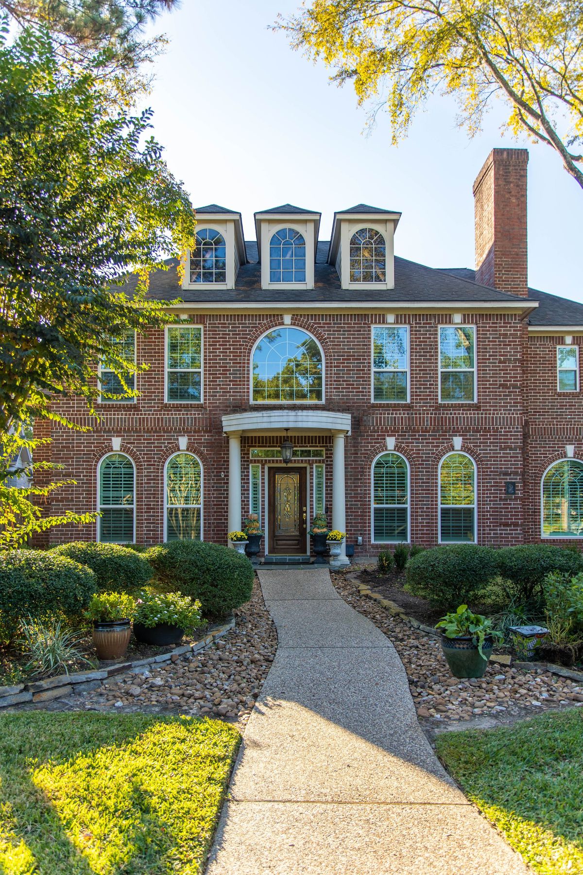 Window replacement completed on colonial home in Houston TX
